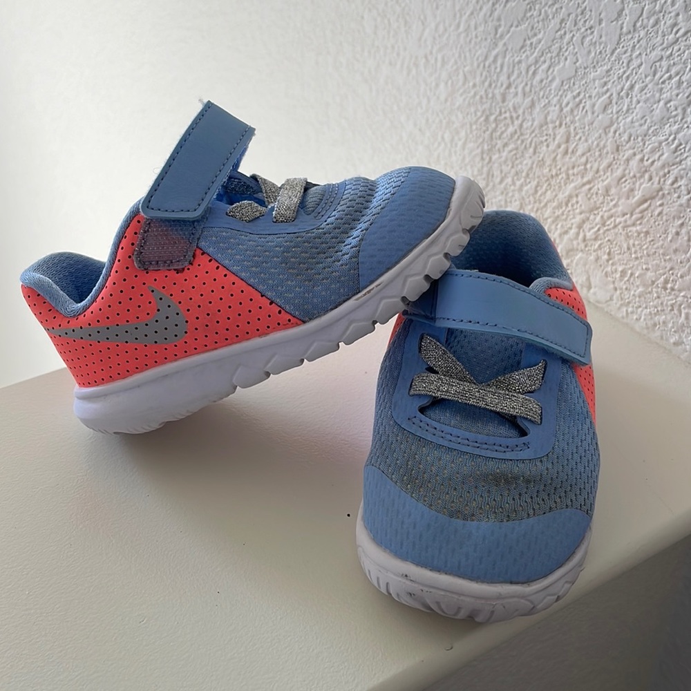 Nike kids shoes toddler size 6
